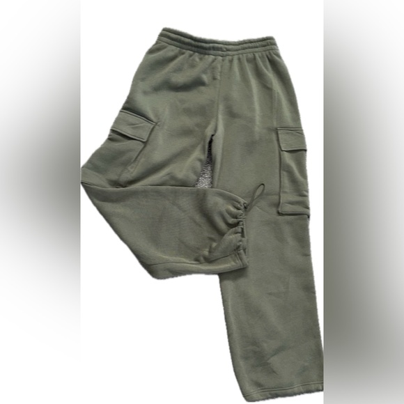 Charlotte Russe- Olive Green Cargo Sweatpants.
Size: MED - Picture 7 of 16